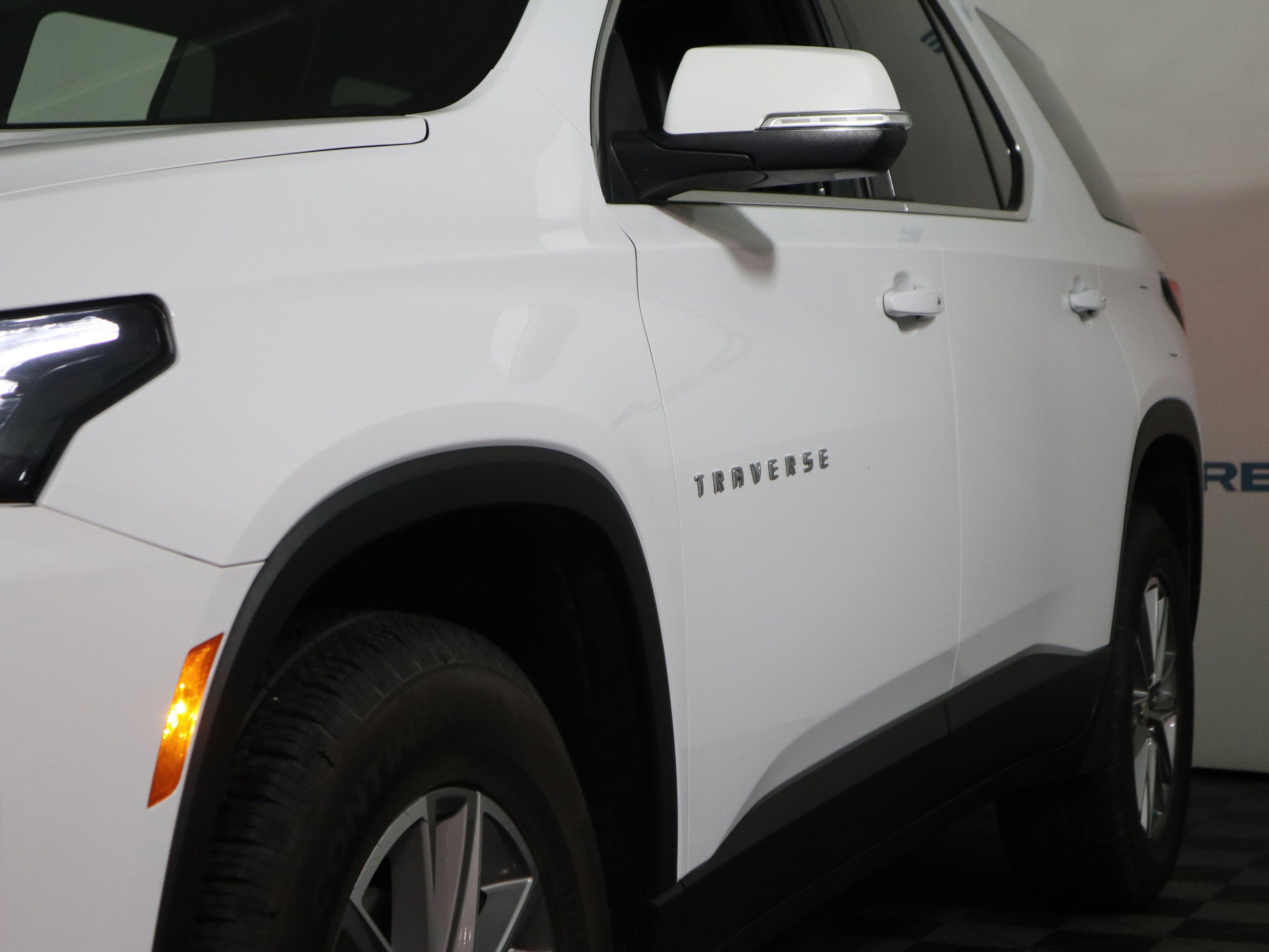 Used 2023 Chevrolet Traverse LT FWD image 11
