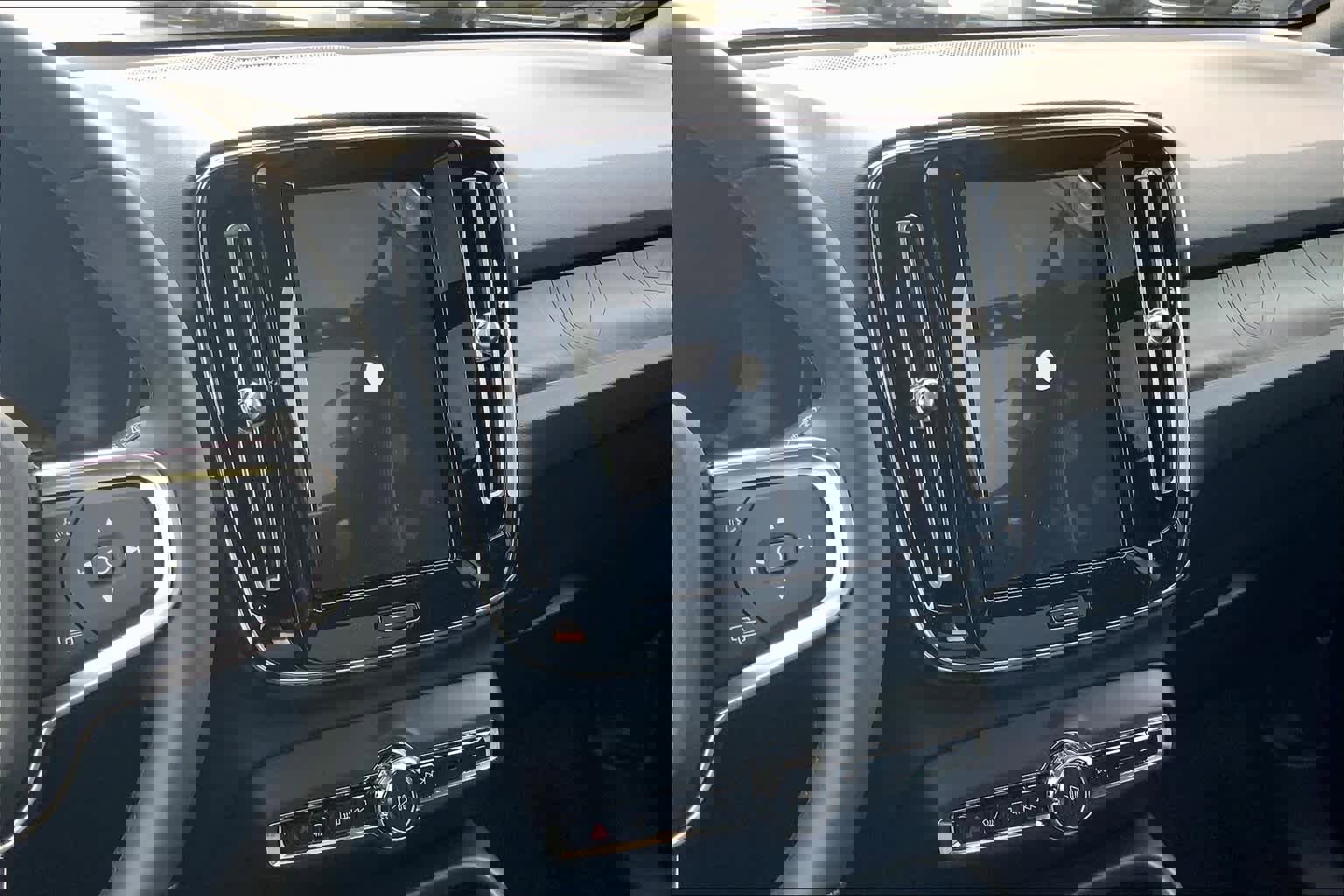 New 2024 Volvo XC40 Recharge Ultimate w/ Protection Package Premier image 8