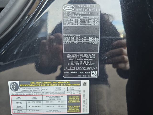 Used 2025 Land Rover Defender 130 X-Dynamic SE image 36