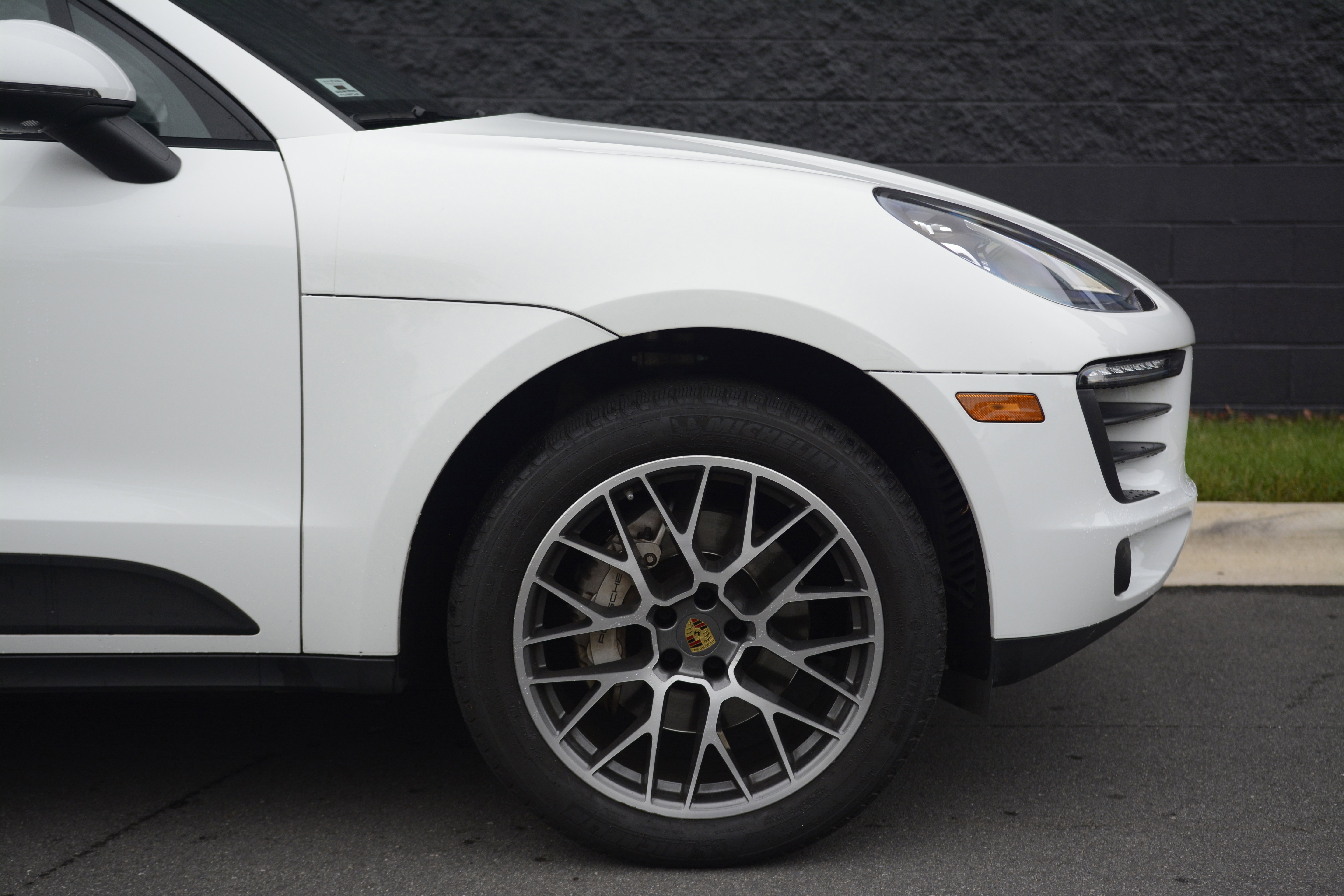 Certified 2018 Porsche Macan S AWD/4WD image 11