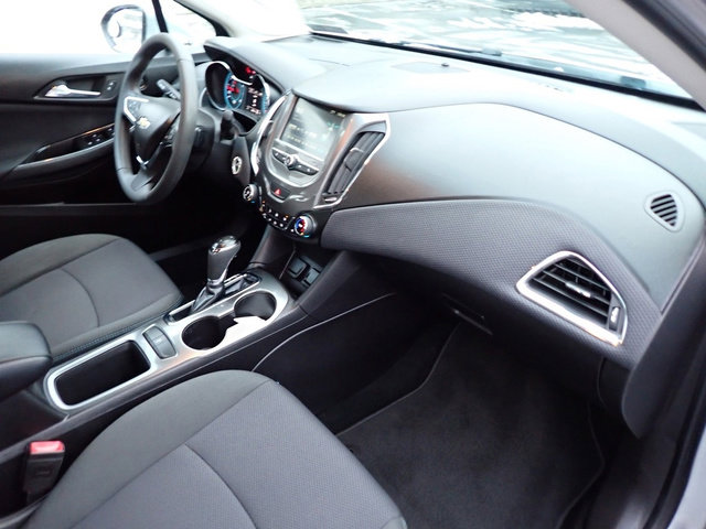 Used 2017 Chevrolet Cruze LT w/ Convenience Package image 12
