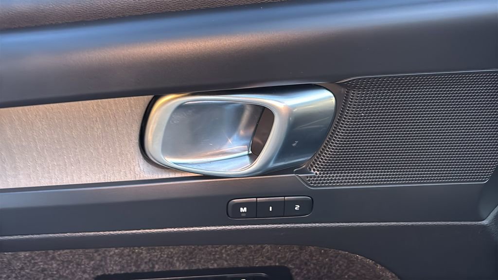 Certified 2023 Volvo XC40 B5 Plus w/ Driver Assist Package image 9