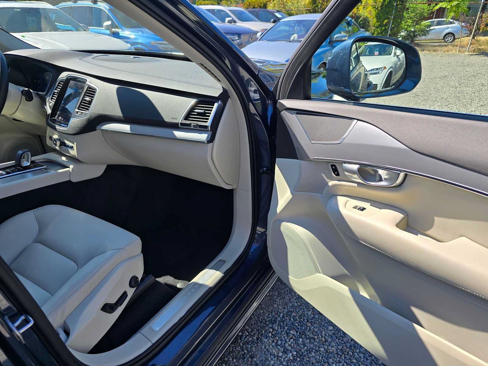 Used 2023 Volvo XC90 B5 Core w/ Protection Package Premier AWD/4WD image 10