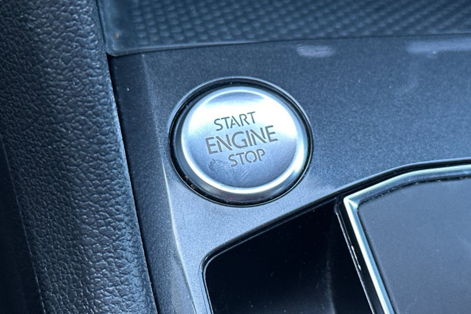 Used 2019 Volkswagen Tiguan SEL R-Line image 35