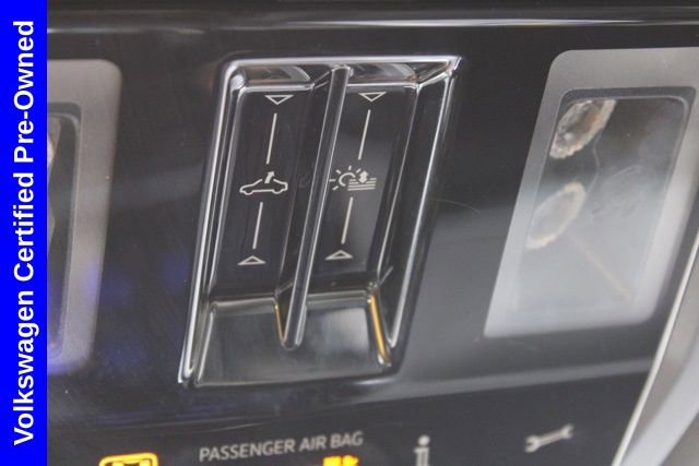 Used 2025 Volkswagen Atlas Cross Sport SEL R-Line AWD/4WD image 30