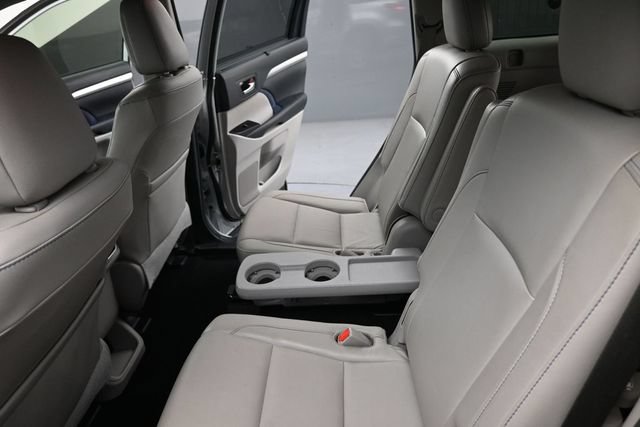 Used 2018 Toyota Highlander XLE FWD image 15