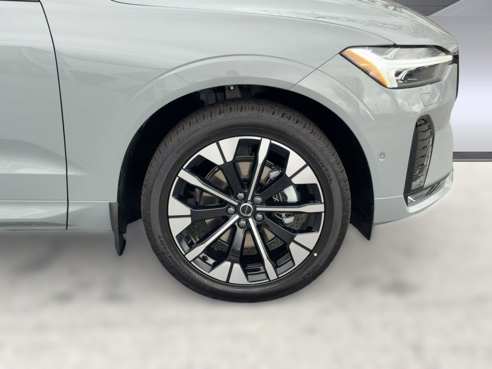 New 2026 Volvo XC60 B5 Plus w/ Climate Package image 11