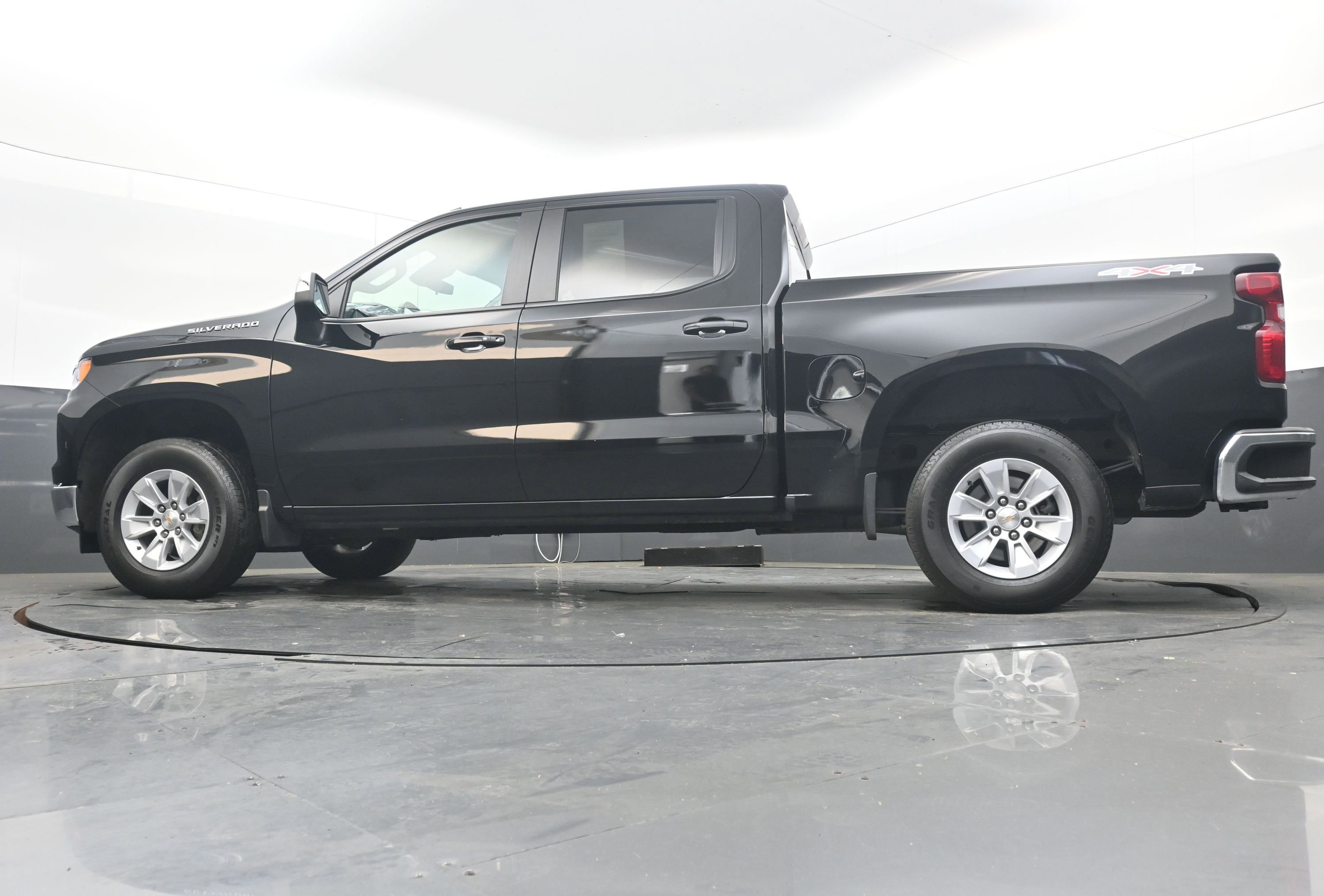Used 2025 Chevrolet Silverado 1500 LT image 24