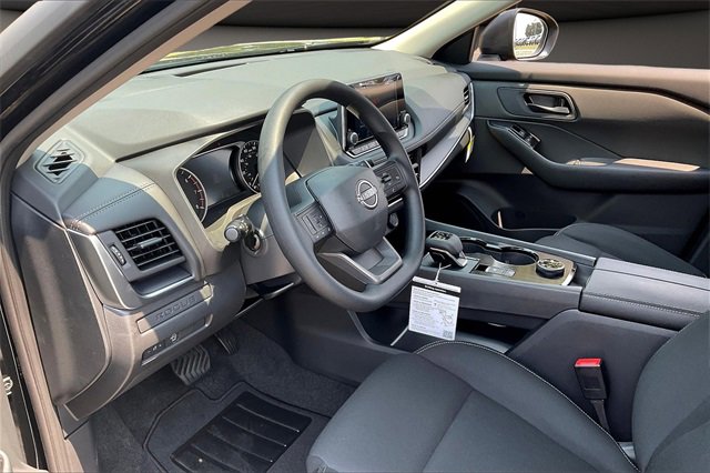New 2026 Nissan Rogue S image 7