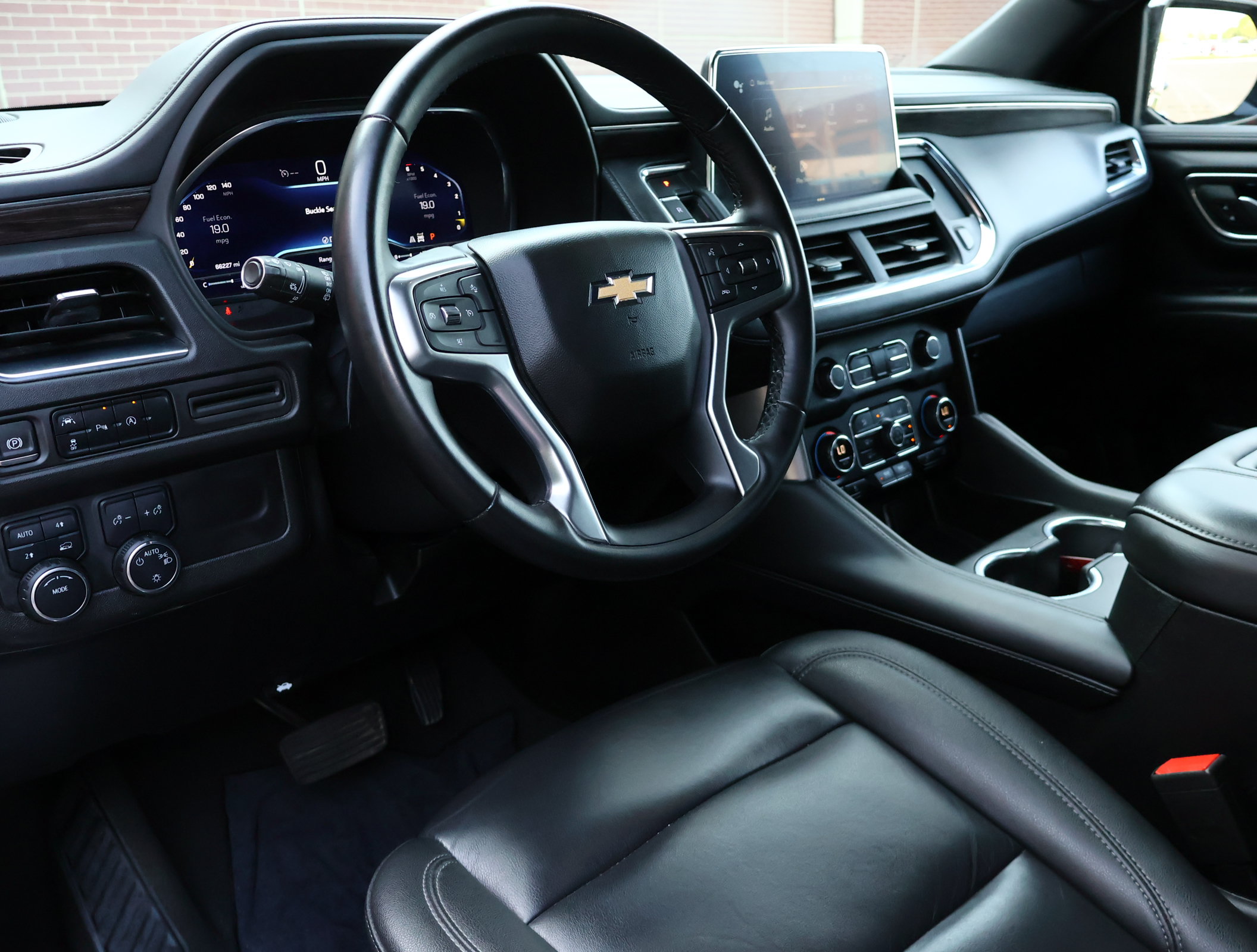 Used 2024 Chevrolet Suburban LT AWD/4WD image 3