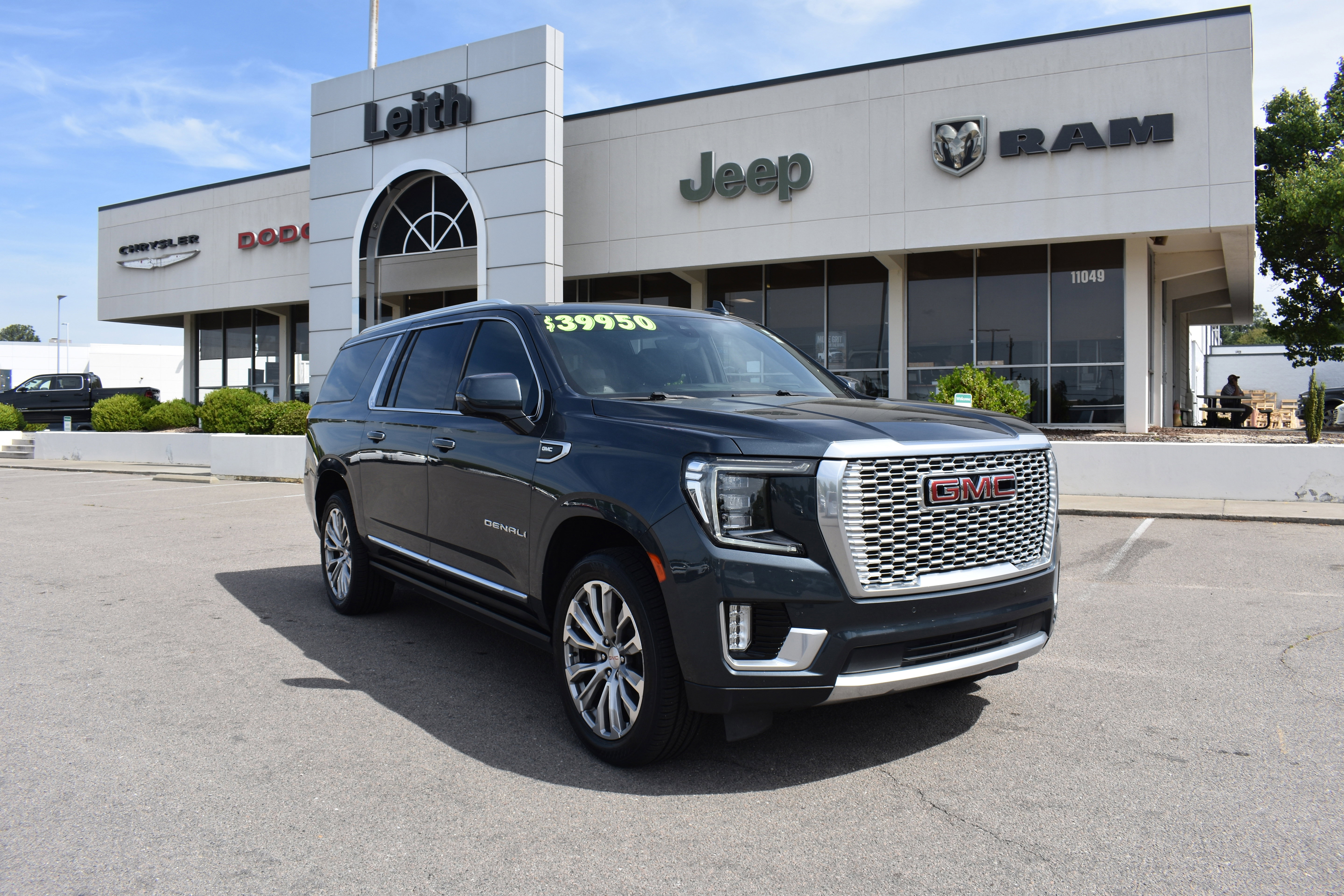 Used 2021 GMC Yukon XL Denali w/ Denali Ultimate Package AWD/4WD image 1