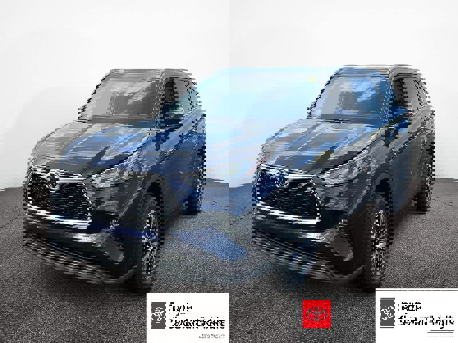 New 2025 Toyota Highlander XLE image 1