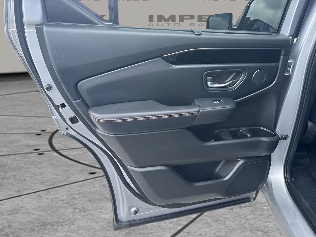 Used 2025 Honda Pilot TrailSport image 29
