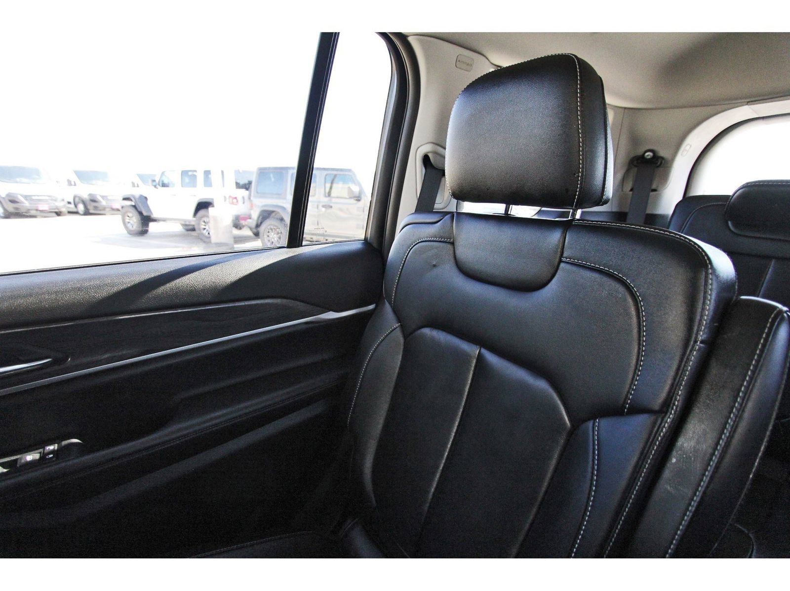 Used 2023 Jeep Grand Cherokee L Limited w/ Black Appearance Package image 14