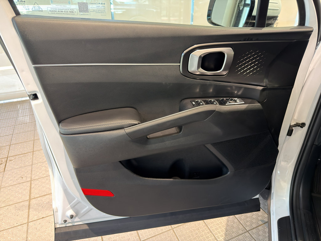 Used 2025 Kia Sorento S w/ Panoramic Sunroof Package FWD image 13