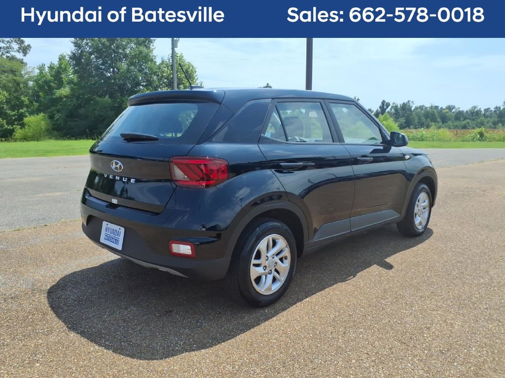 Certified 2025 Hyundai Venue SE FWD image 5