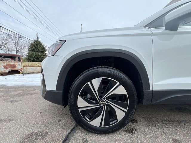 Used 2025 Volkswagen Taos SE image 10