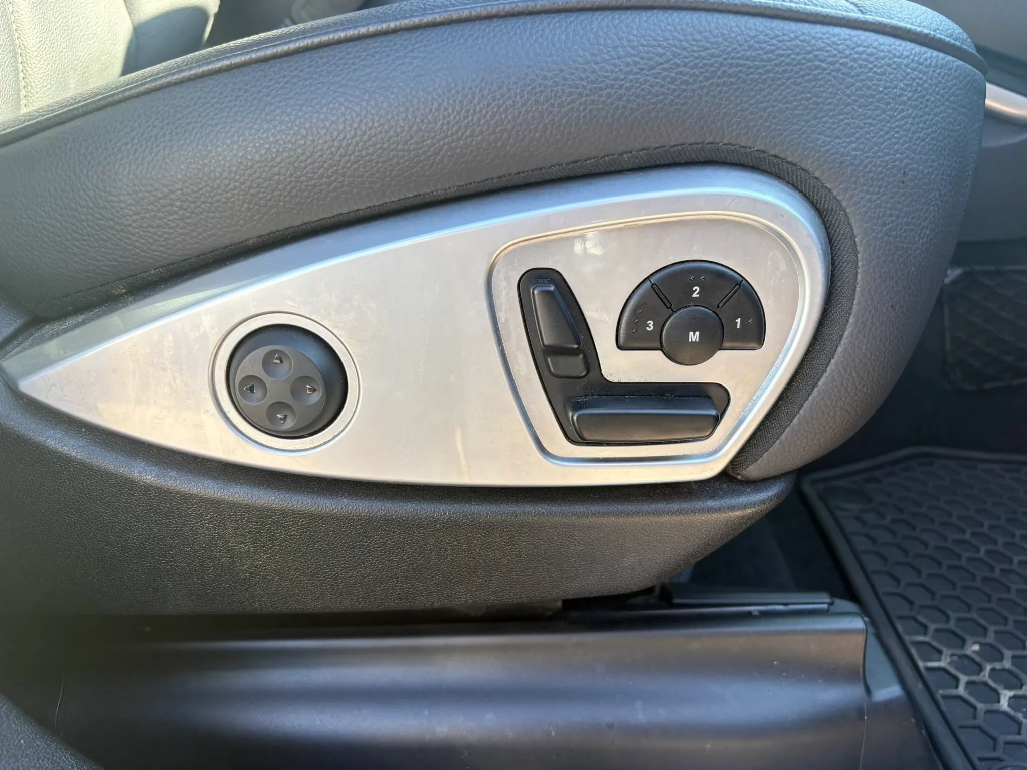 Used 2012 Mercedes-Benz GL 450 4MATIC image 11