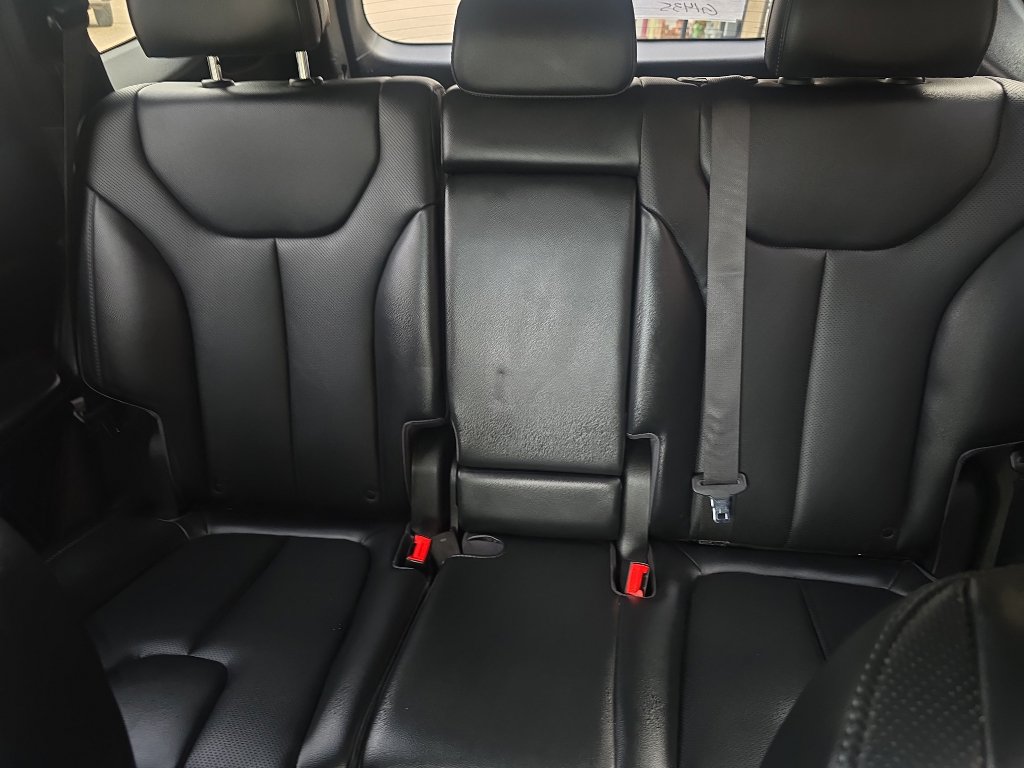 Used 2023 Hyundai Santa Fe SEL w/ Premium Package image 33