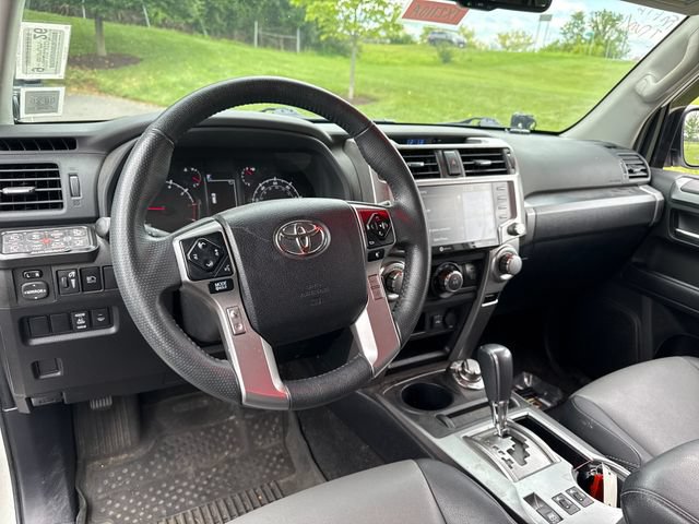 Used 2022 Toyota 4Runner SR5 Premium w/ Moonroof Package AWD/4WD image 17