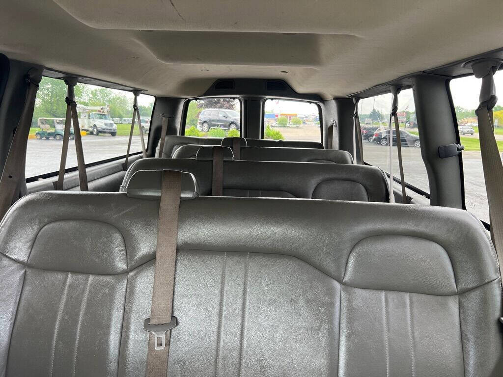 Used 2019 Chevrolet Express 3500 LS RWD image 22