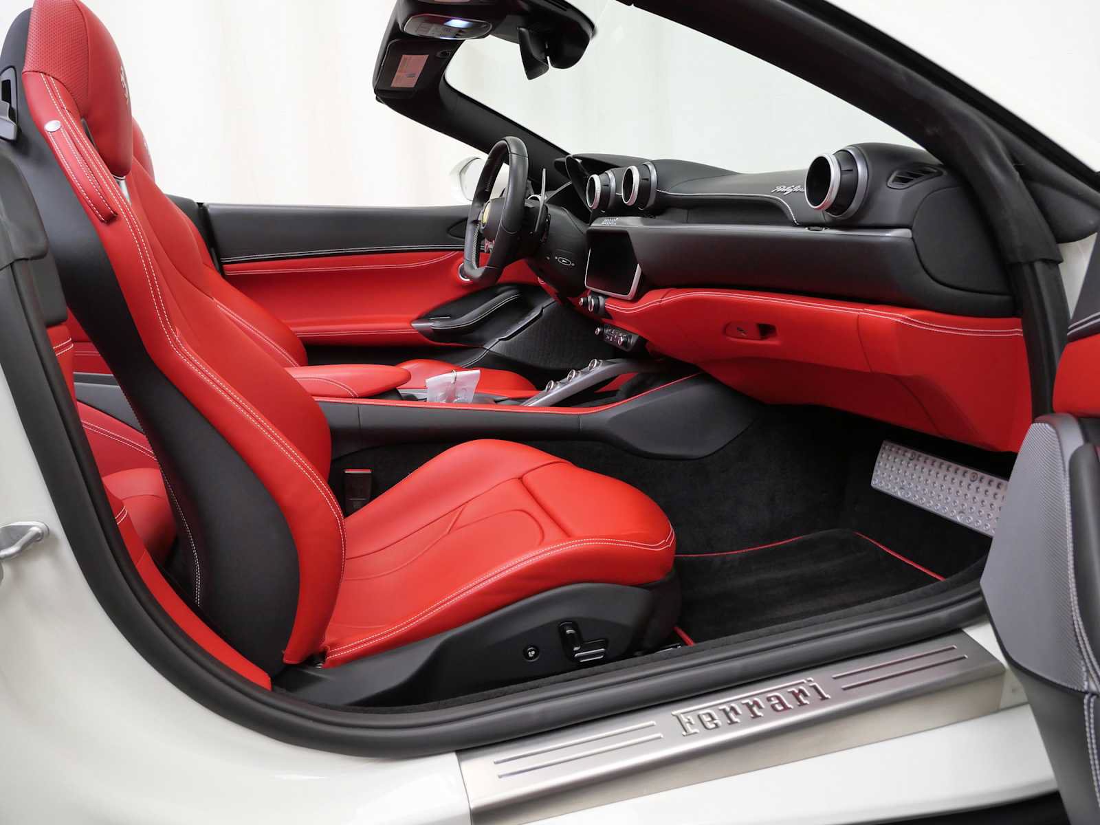 Certified 2022 Ferrari Portofino M RWD image 16