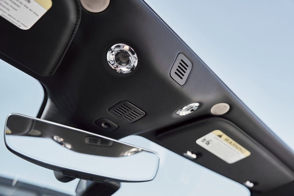 Used 2023 Aston Martin DBS Superleggera Volante RWD image 68