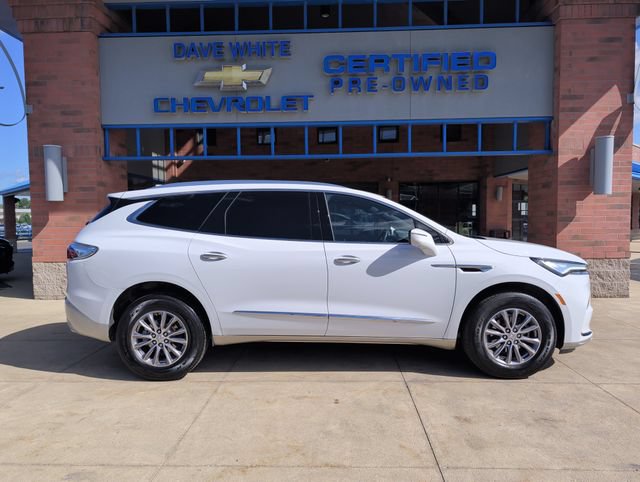 Used 2024 Buick Enclave Essence w/ Technology Package FWD image 9