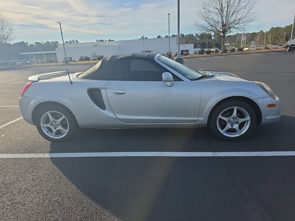 Used 2000 Toyota MR2 Base image 9