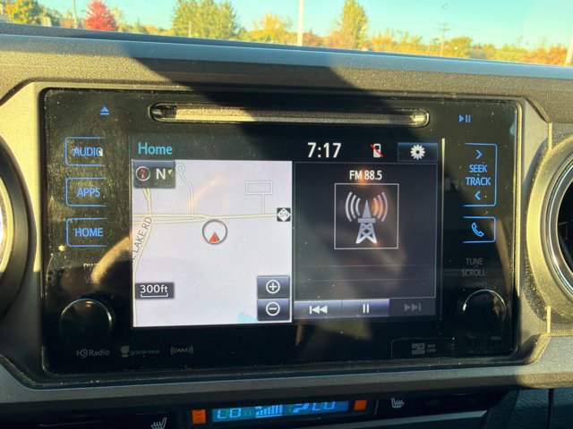 Used 2017 Toyota Tacoma TRD Sport AWD/4WD image 22