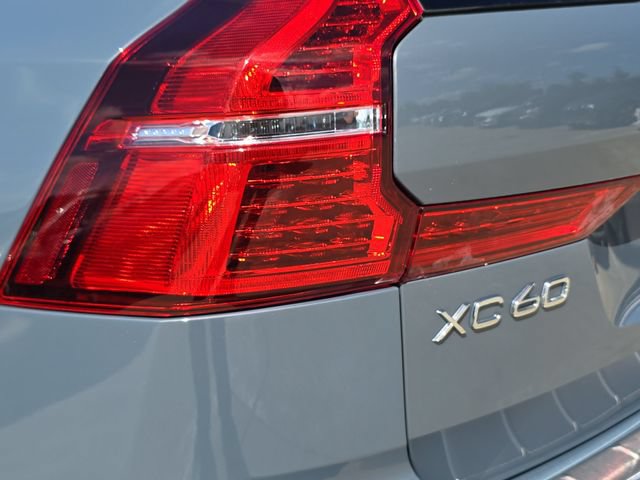 Used 2022 Volvo XC60 T8 Inscription Expression w/ Advanced Package AWD/4WD image 38