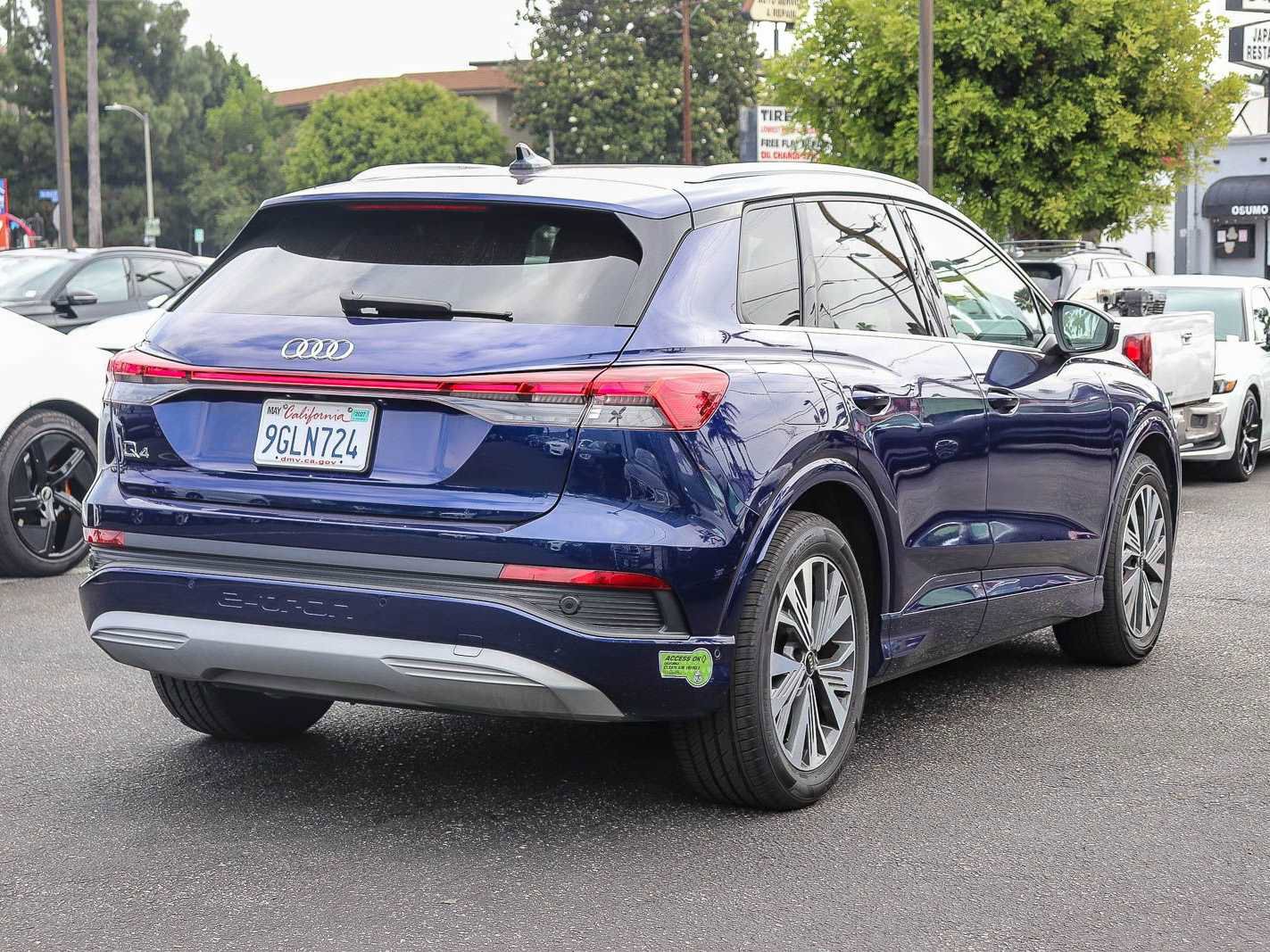 Used 2023 Audi Q4 e-tron Premium Plus w/ Premium Plus RWD image 4