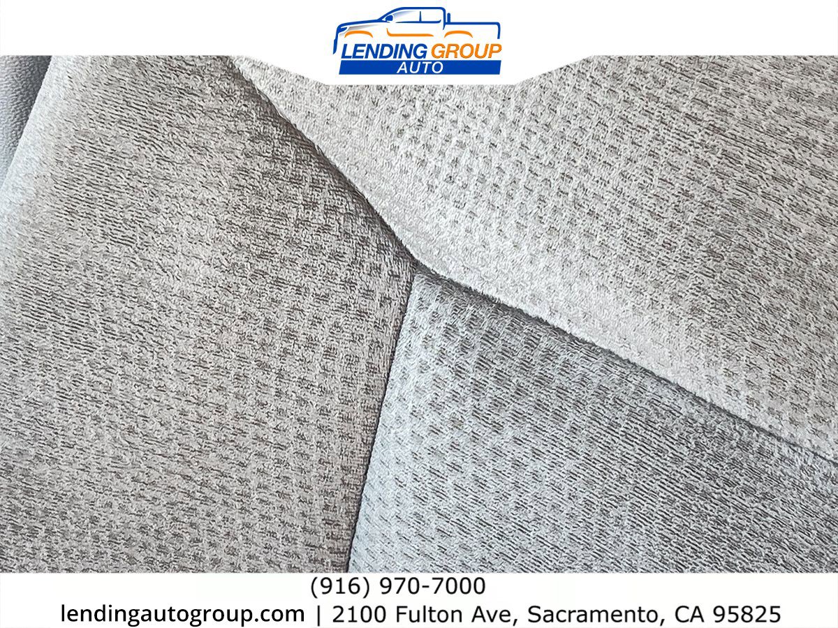 Used 2016 Chrysler Town & Country Touring image 23