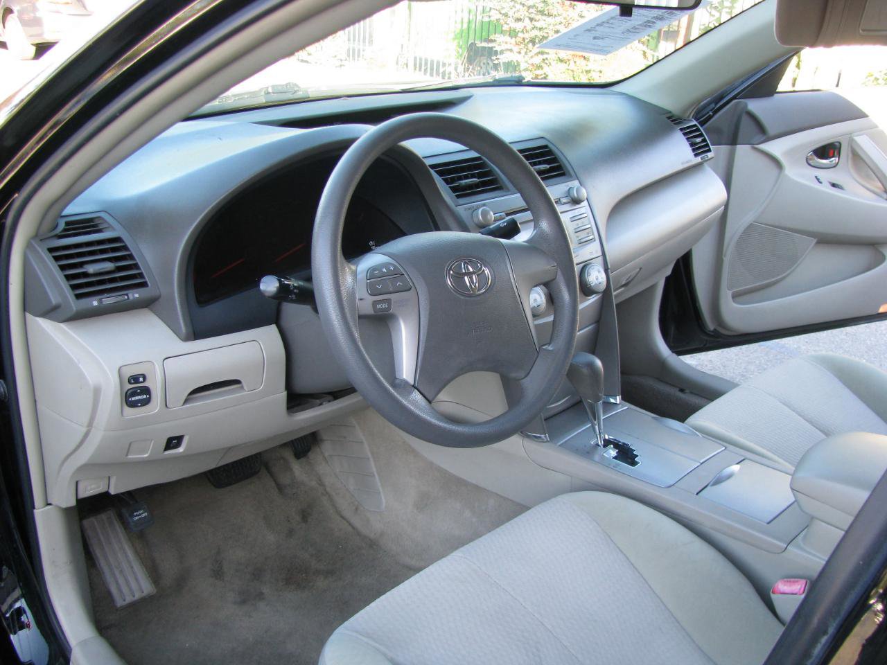 Used 2011 Toyota Camry LE w/ LE Extra-Value Pkg image 9
