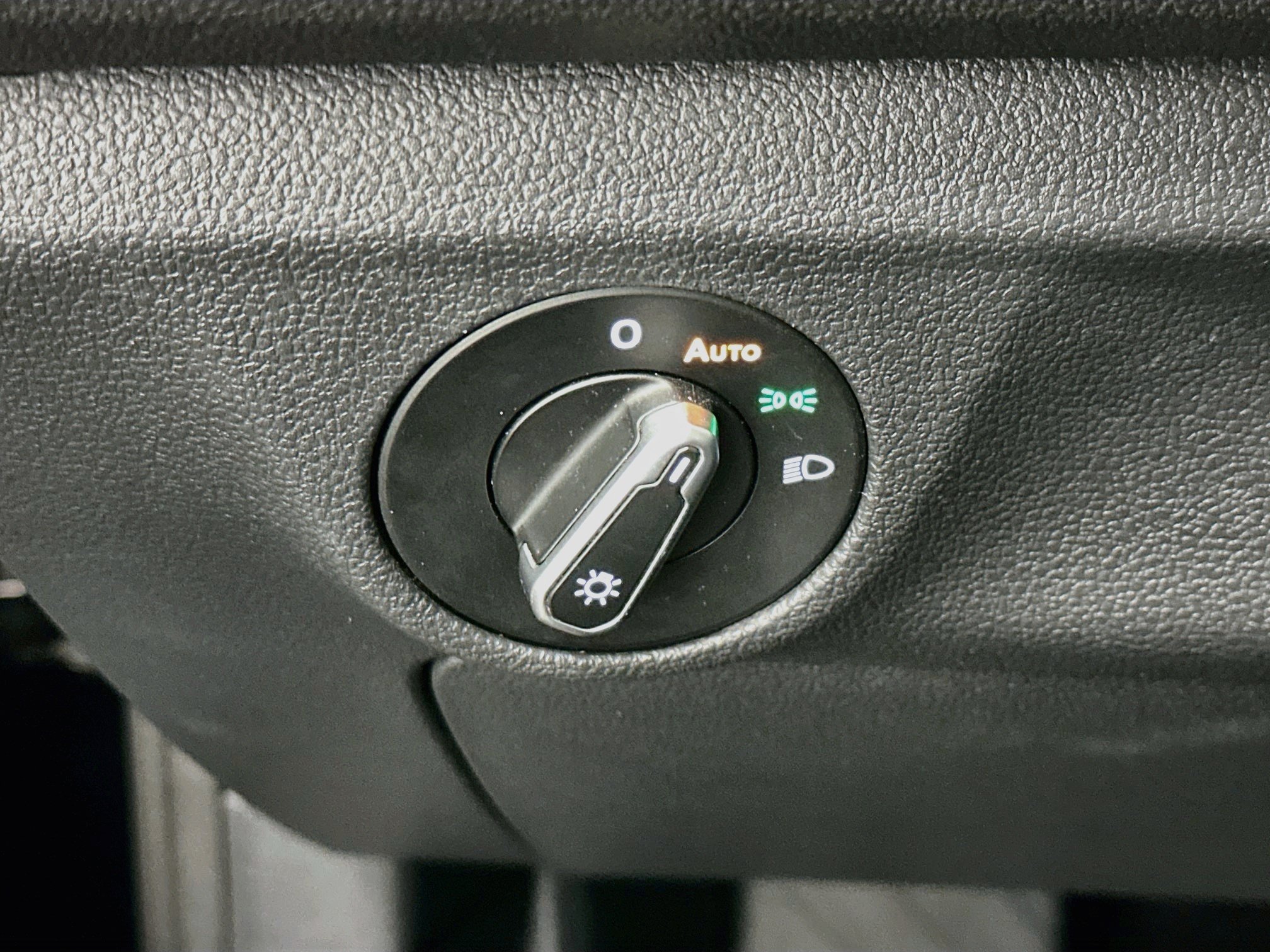 Used 2024 Volkswagen Jetta SE FWD image 17