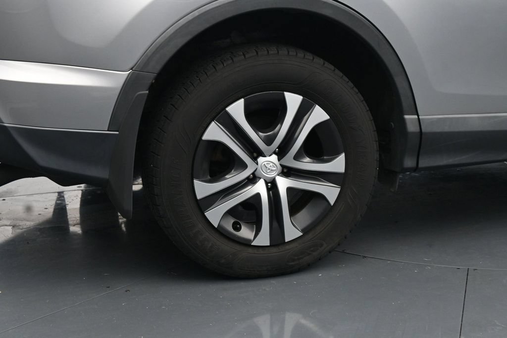 Used 2016 Toyota RAV4 LE AWD/4WD image 10