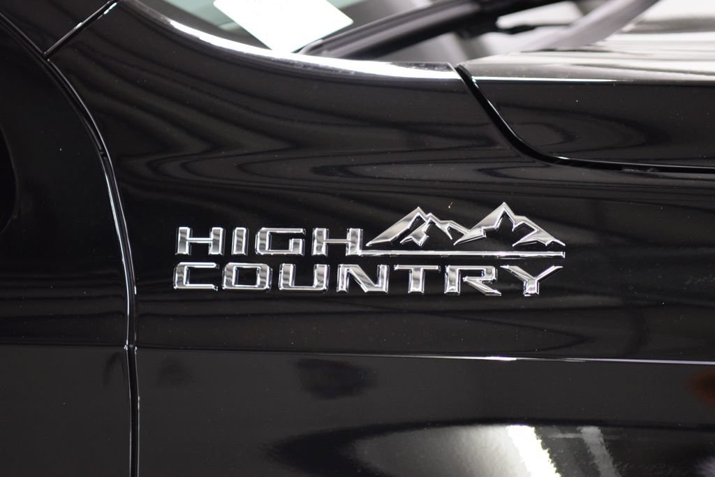 New 2026 Chevrolet Suburban High Country AWD/4WD image 16