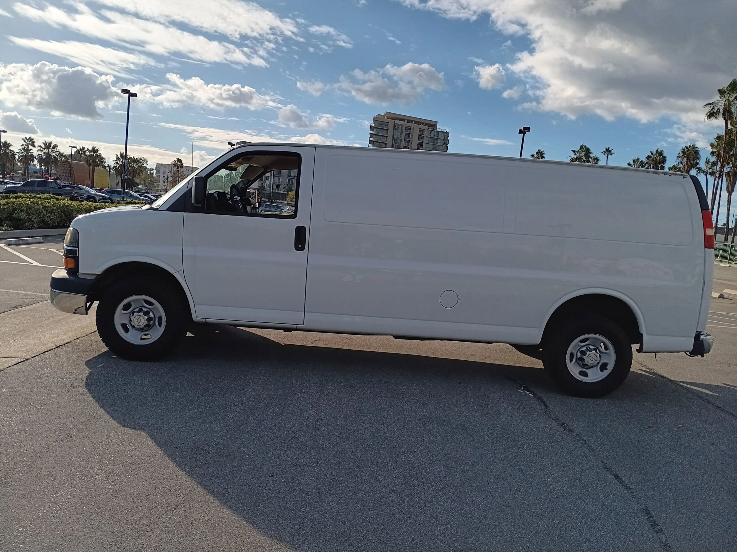 Used 2011 Chevrolet Express 2500 Extended Van 3D w/ Power Package image 6