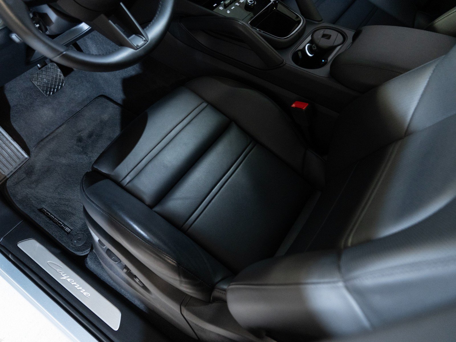 Certified 2024 Porsche Cayenne GTS AWD/4WD image 14