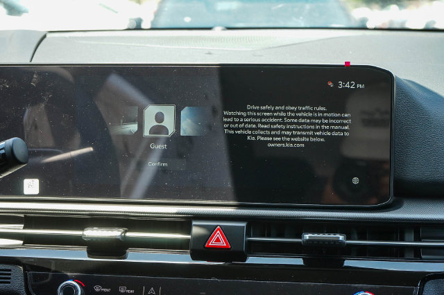 New 2027 Kia Sportage LX FWD image 7