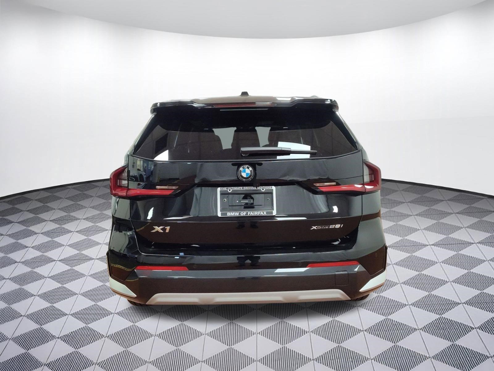 Used 2025 BMW X1 xDrive28i w/ Premium Package image 9