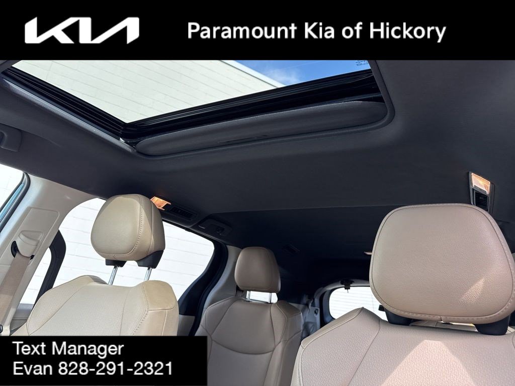 Used 2021 Toyota Sienna XLE image 33