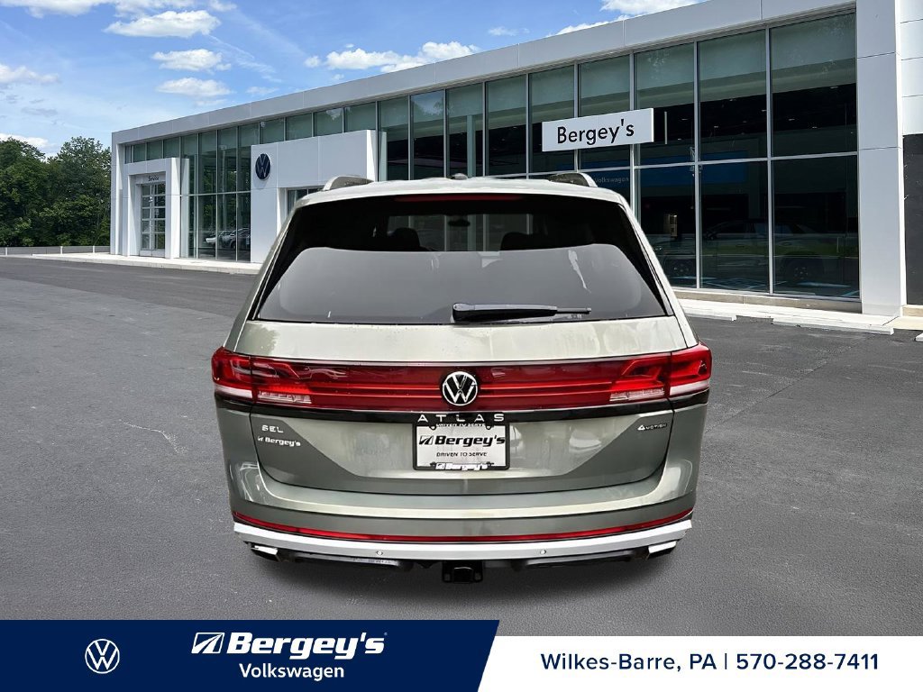 Used 2024 Volkswagen Atlas Peak Edition SEL AWD/4WD image 9