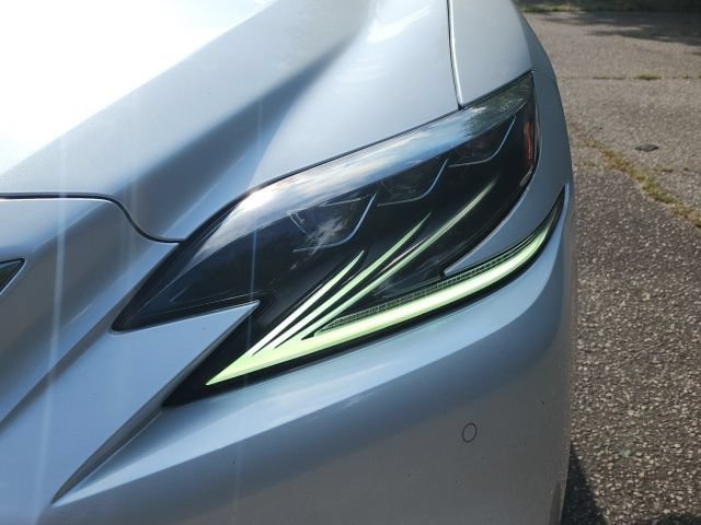 Used 2020 Lexus LS 500 w/ Interior Upgrade Package RWD image 9