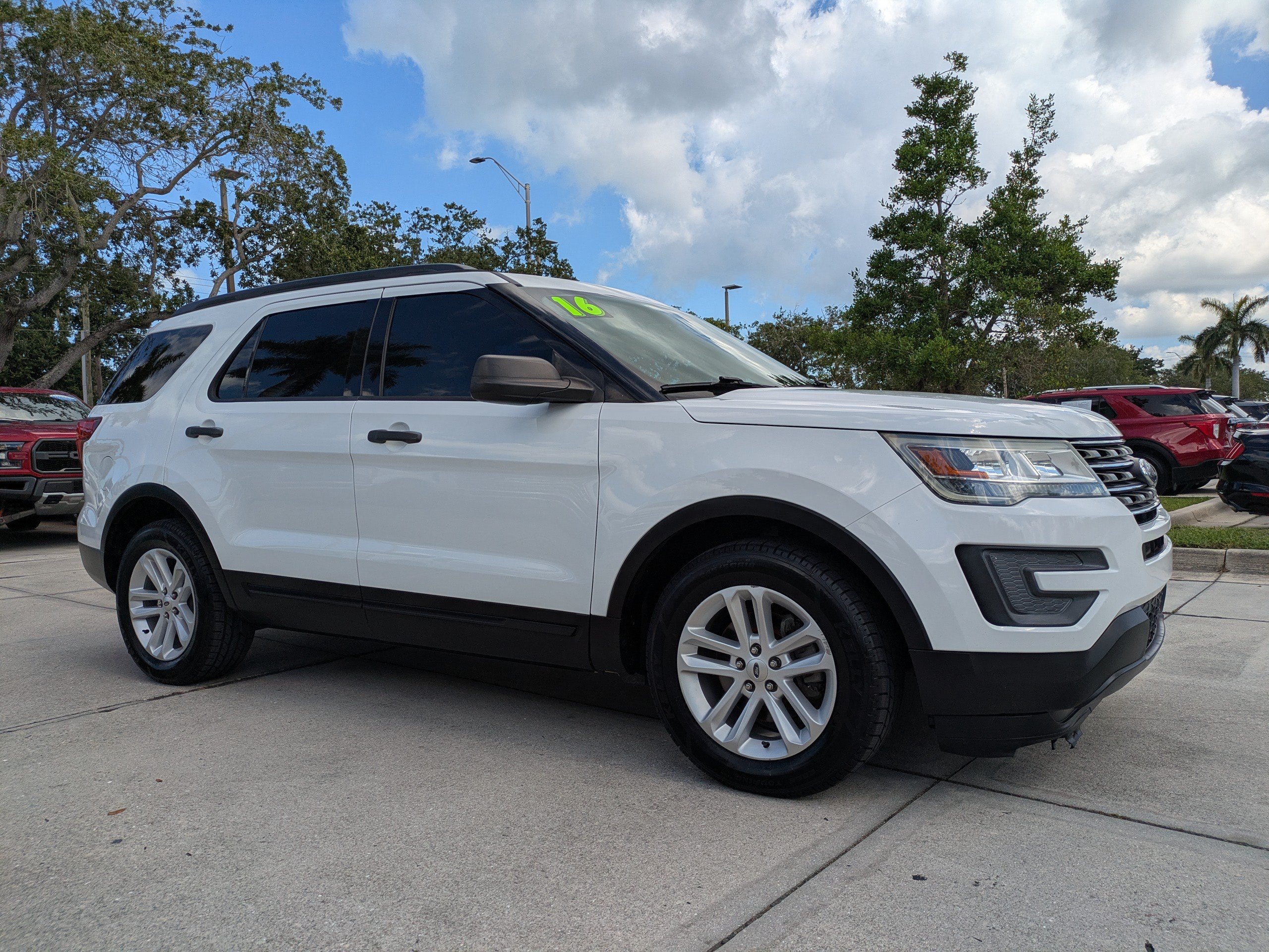 Used 2016 Ford Explorer FWD image 2