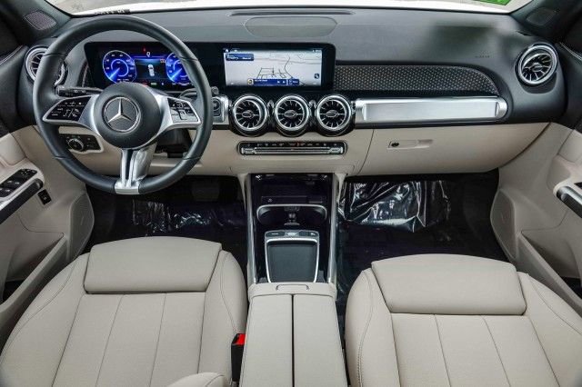 Used 2024 Mercedes-Benz EQB 300 4MATIC image 12