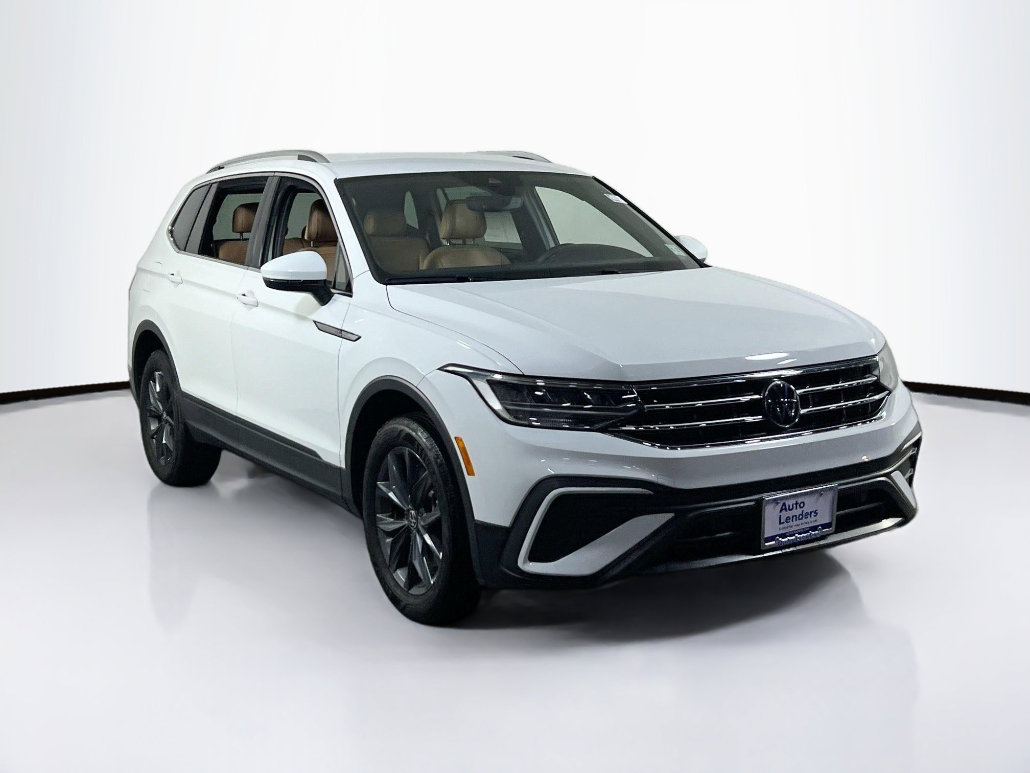 Used 2022 Volkswagen Tiguan SE AWD/4WD image 3