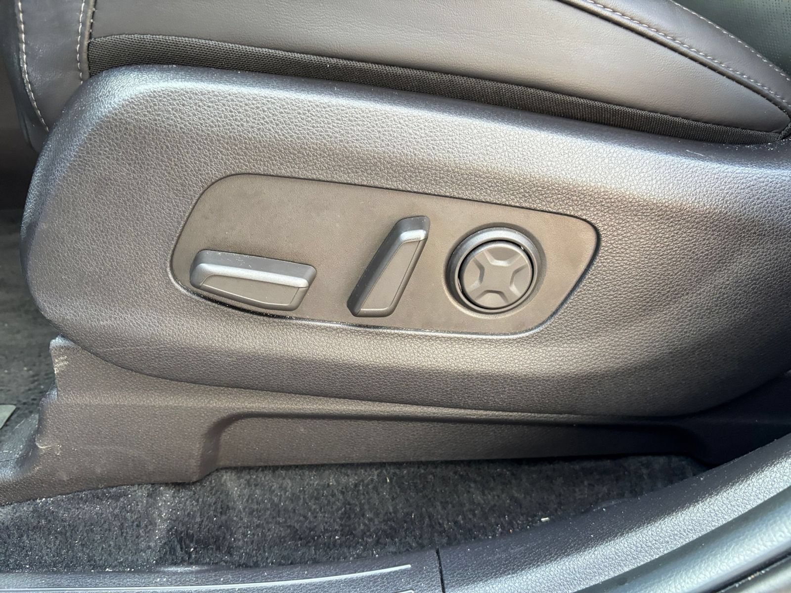 Used 2026 Kia Carnival FWD image 22