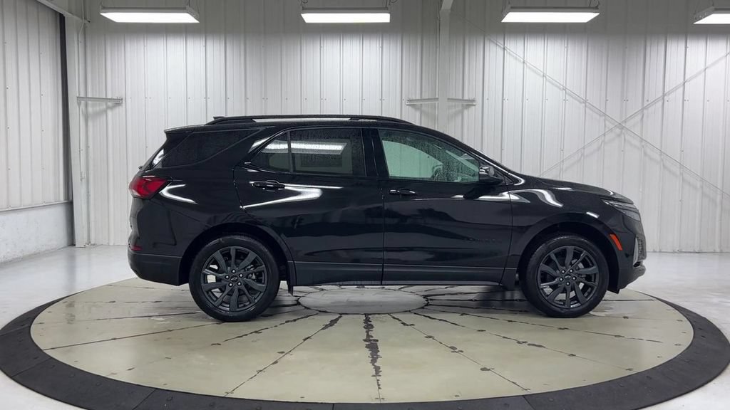 Used 2023 Chevrolet Equinox RS AWD/4WD image 9