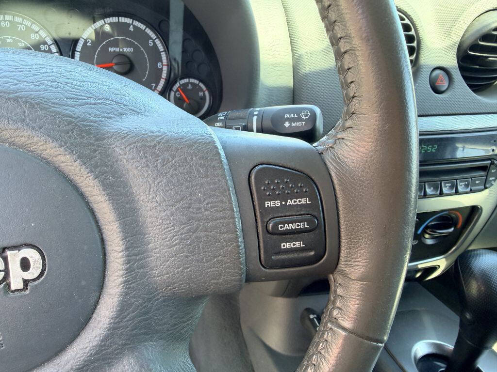 Used 2006 Jeep Liberty Renegade AWD/4WD image 14